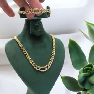 طقم قلادة وسوار ذهبي بسلسلة عريضة – تصميم كلاسيكي بلمسة فاخرة